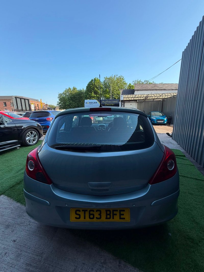 Silver Vauxhall Corsa 1.4 16V SE Hatchback 3dr Petrol Auto Euro 5 100 ps