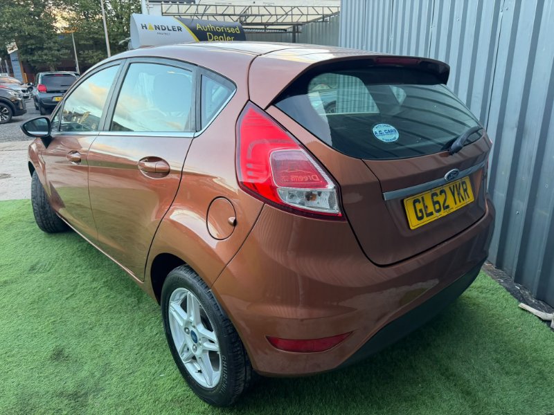 Bronze 2013 Ford Fiesta 1.25 Zetec Hatchback 5dr Petrol Manual Euro 5 82 ps in Oldbury