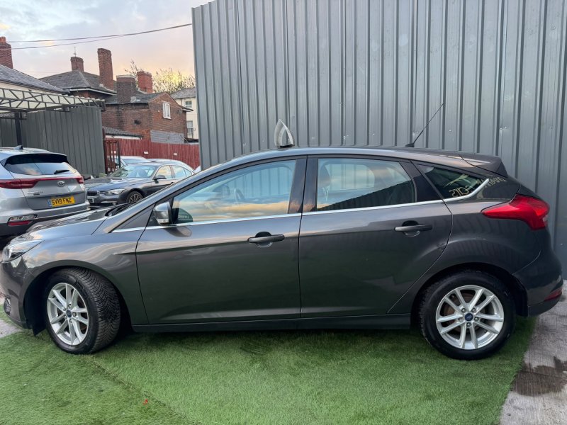 Ford Focus 1.0T EcoBoost Zetec Hatchback 5dr Petrol Auto Euro 6 s/s 125 ps for sale in Oldbury