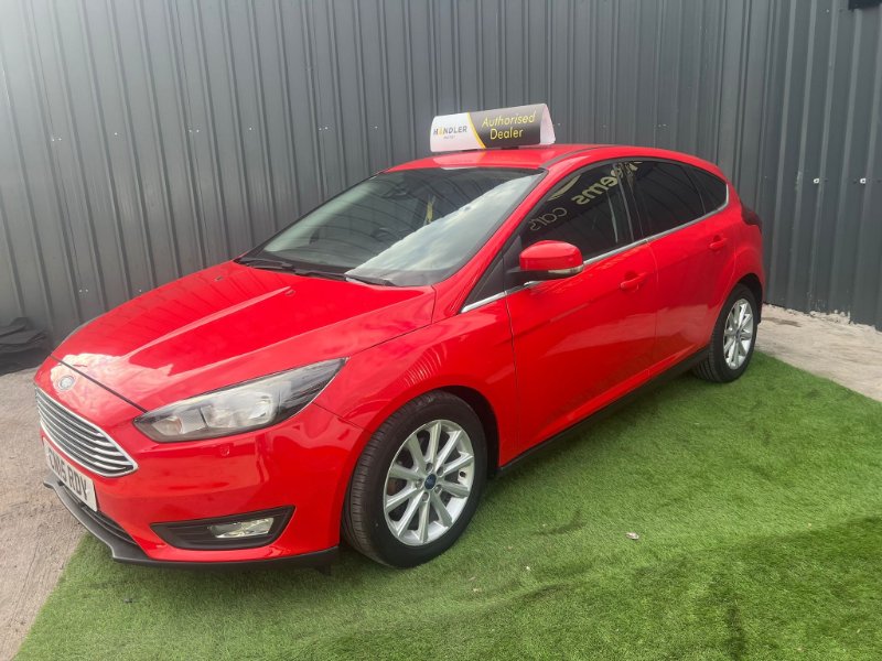 Red Ford Focus 1.6 Titanium Hatchback 5dr Petrol Powershift Euro 6 125 ps