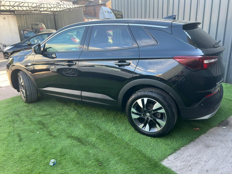 Black Vauxhall Grandland X 1.2 Turbo Sport Nav SUV 5dr Petrol Auto Euro 6 s/s 130 ps