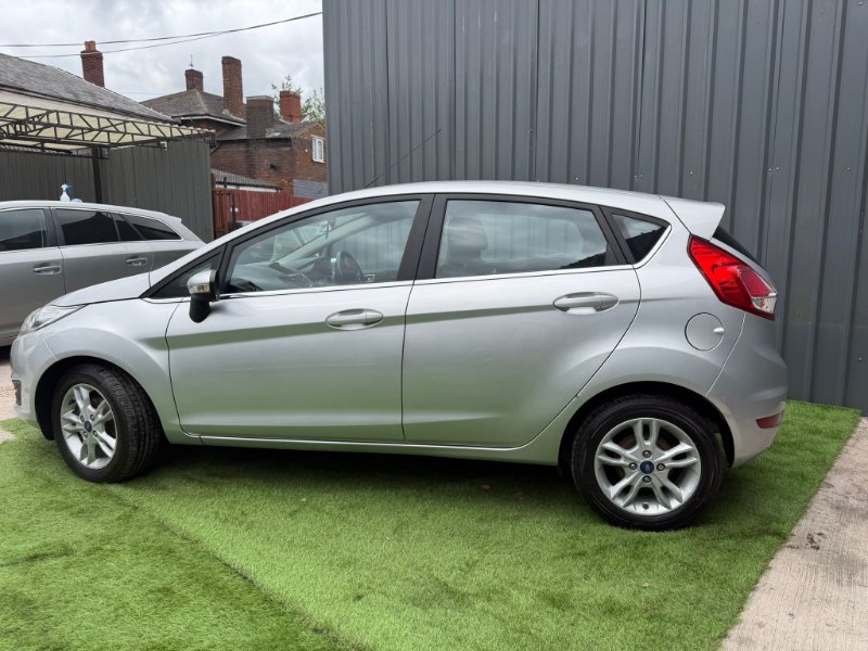 Silver Ford Fiesta 1.25 Zetec Hatchback 5dr Petrol Manual Euro 6 82 ps