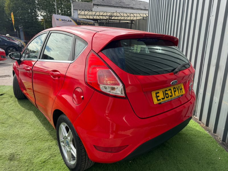 Red Ford Fiesta 1.0 Zetec Hatchback 5dr Petrol Manual Euro 5 s/s 80 ps