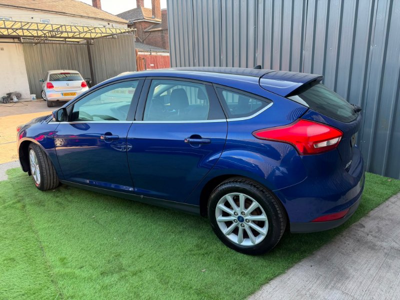 Blue Ford Focus 1.0T EcoBoost Titanium Hatchback 5dr Petrol Manual Euro 6 s/s 125 ps