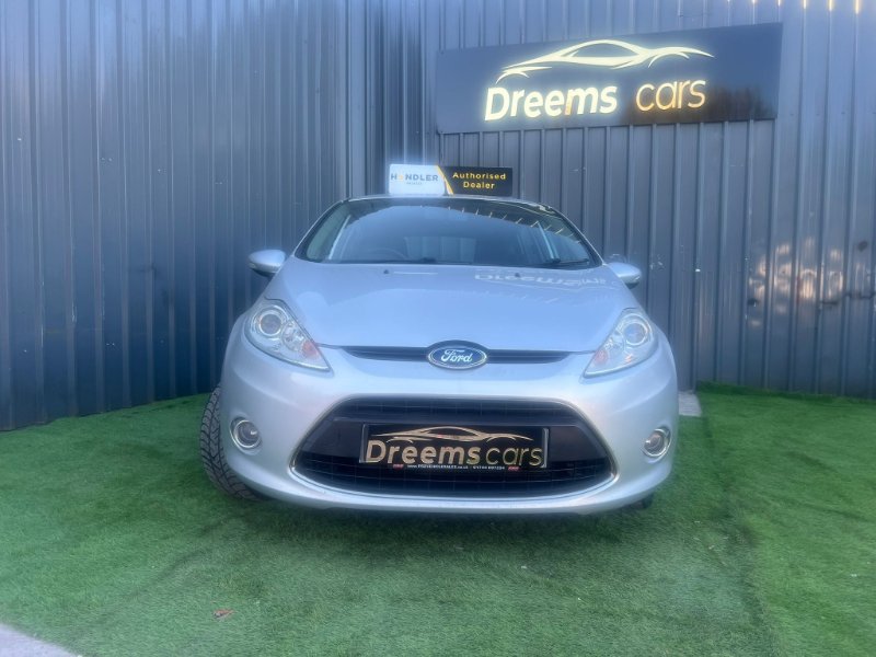 Silver Ford Fiesta 1.4 Zetec Hatchback 5dr Petrol Automatic 154 g/km 94 bhp